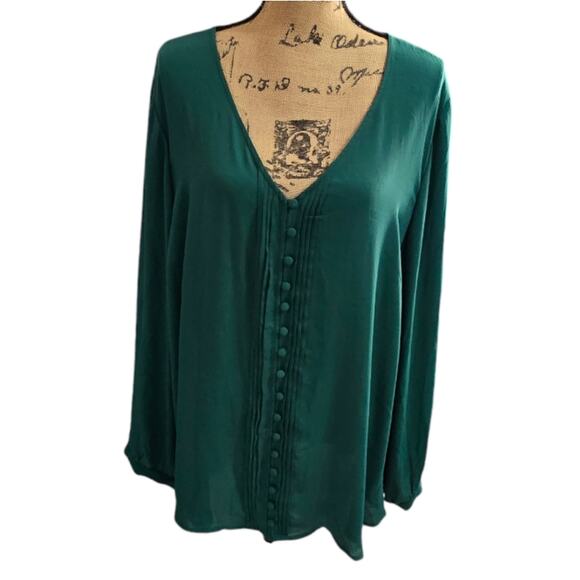 TORRID Green Pin Tucked V-Neck Long Sleeve Button Down Shirt Plus Size 4 4X - Picture 3 of 10